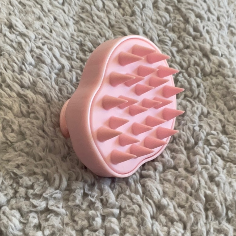 Scalp massager infused with rose (pink)